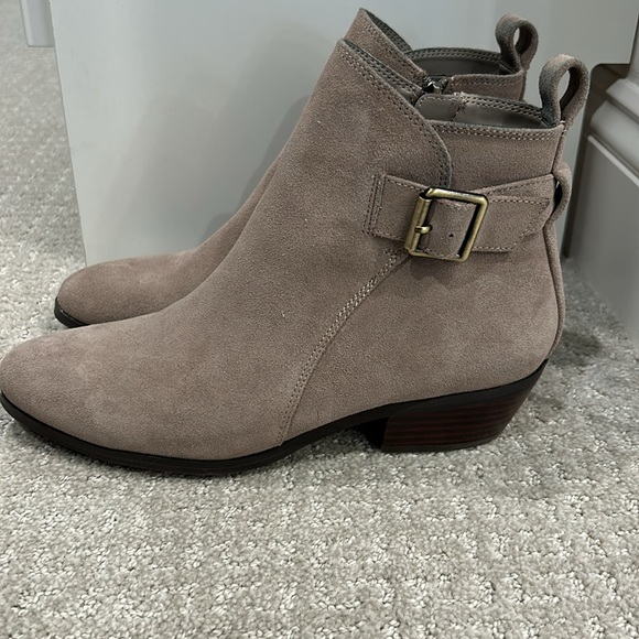 Blondo Sadie Waterproof Bootie. Size 8.5. Mushroom Suede. *good condition* - Picture 12 of 15